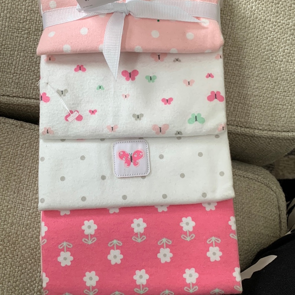 4 Pack receiving blankets Made by Carters